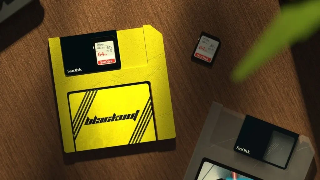 Creative Concept! Diskette was transformed into a memory card case